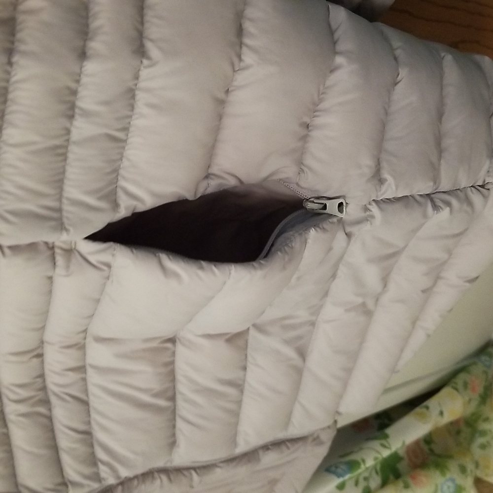 Very Light Weight Primaloft Jacket - image 3